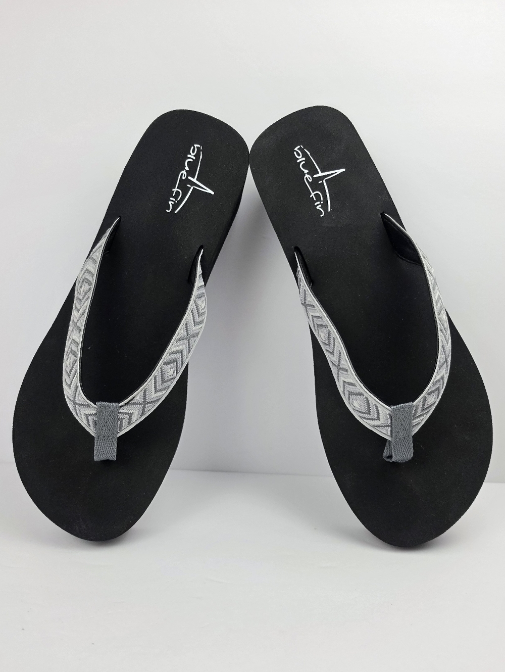 Bluefin Ariel Grey Patterned Thong Wedge Sandals Size 10 - Picture 4 of 8